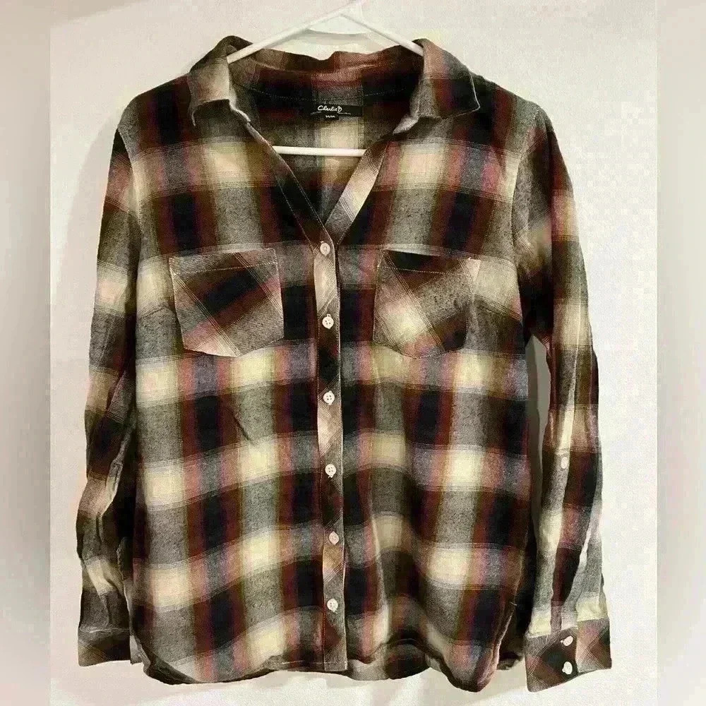Charlie B women plaid blouse shirt size Medium in like new condition casual